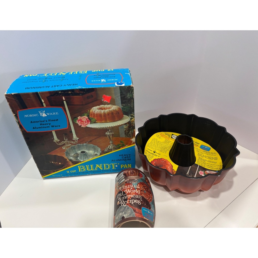 Vintage Nordic Ware 12 Cup Bundt Pan Heavy Cast Aluminum Orange Harvest with Box